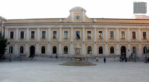 I 14 edifici scolastici pi antichi di Bari: monumentali punti di riferimento cittadini